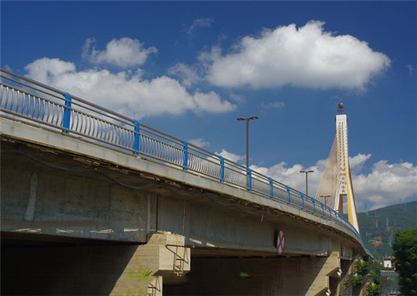 自贡304不锈钢桥梁护栏：安全、耐用与美观的完美结合