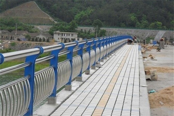 自贡不锈钢桥梁灯光护栏