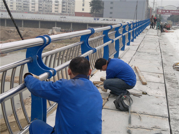 自贡不锈钢河道护栏的特性及其在城市景观中的应用