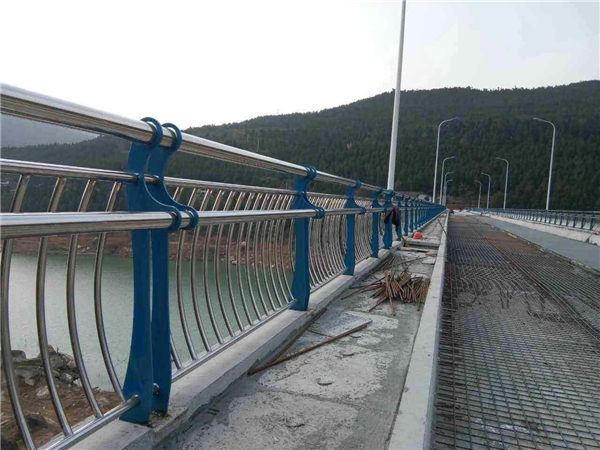自贡不锈钢桥梁护栏防腐措施的重要性及实施策略