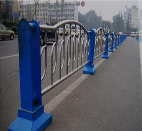 自贡不锈钢防撞栏杆生产制造工艺